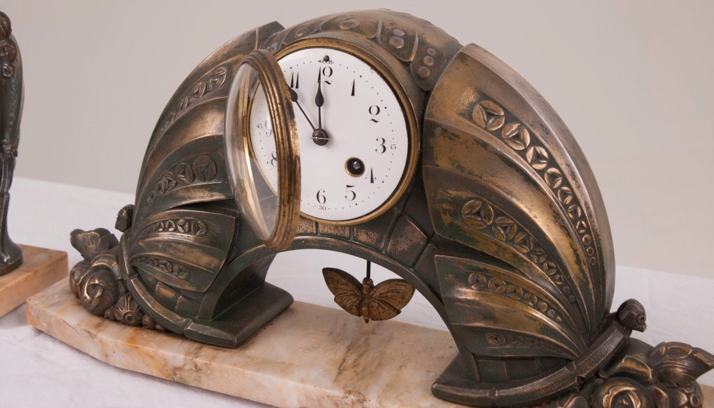 Art Nouveau Clock Set In Excellent Condition In Baton Rouge, LA