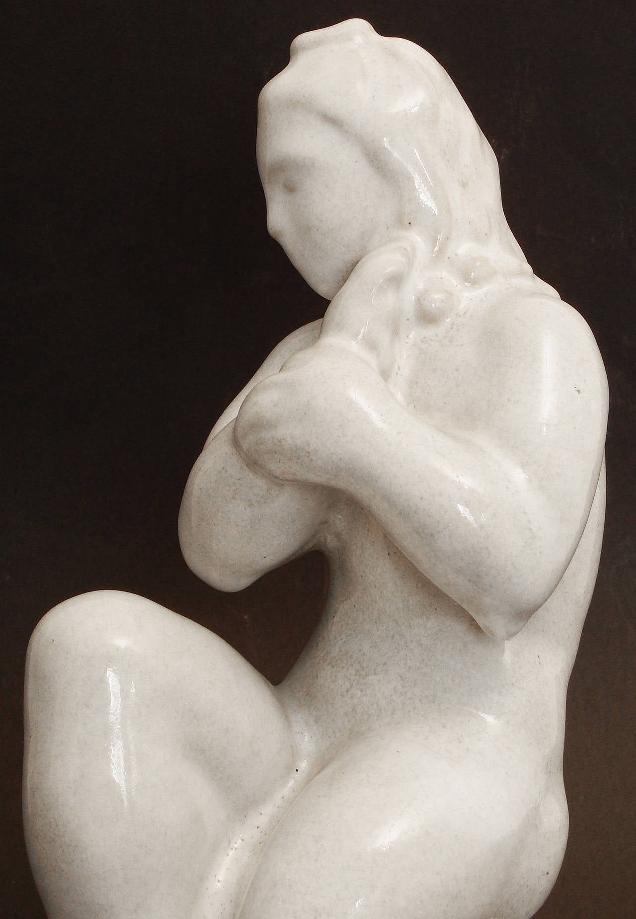 Vernissé Jolie sculpture Art déco française « Femme nue assise » en vente
