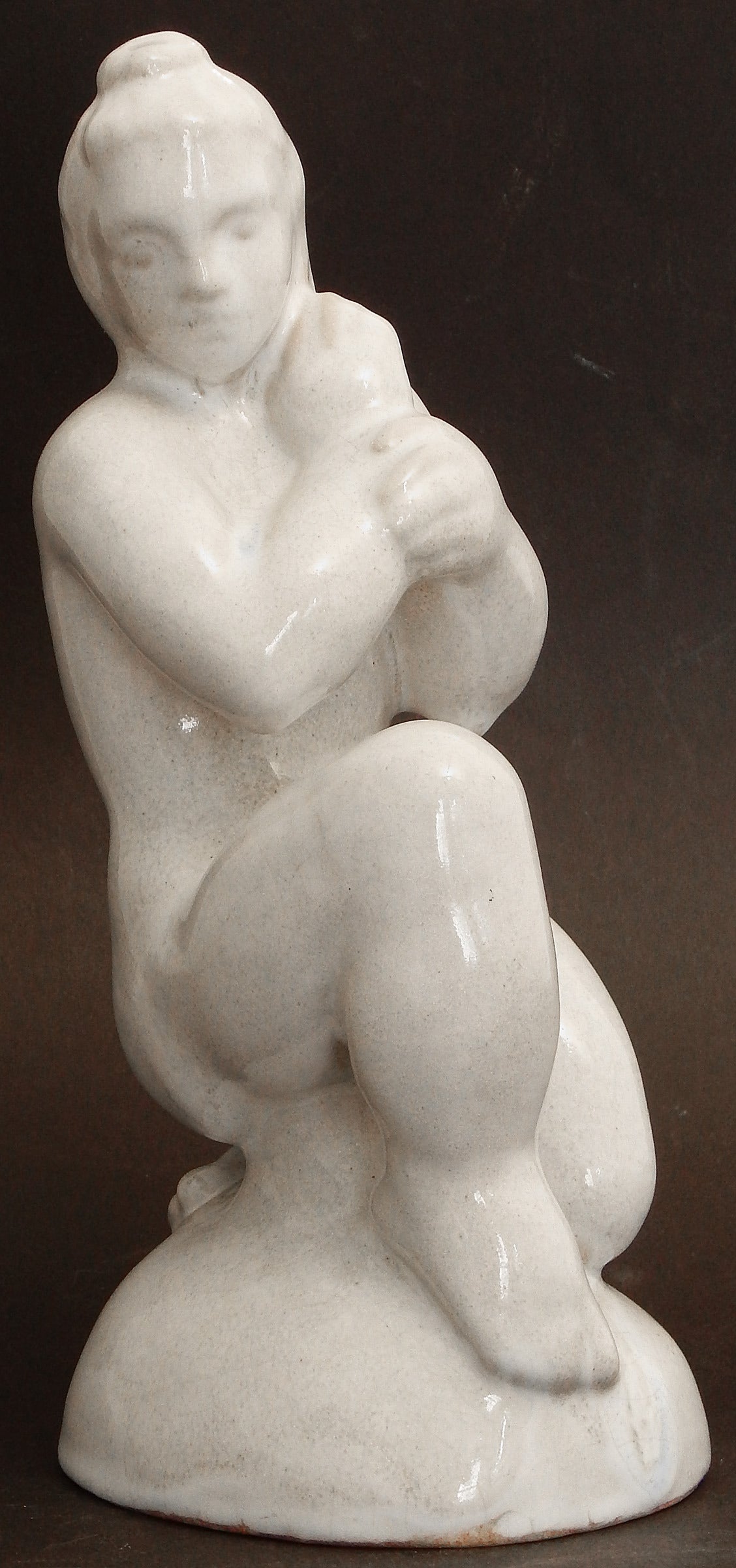 Français Jolie sculpture Art déco française « Femme nue assise » en vente