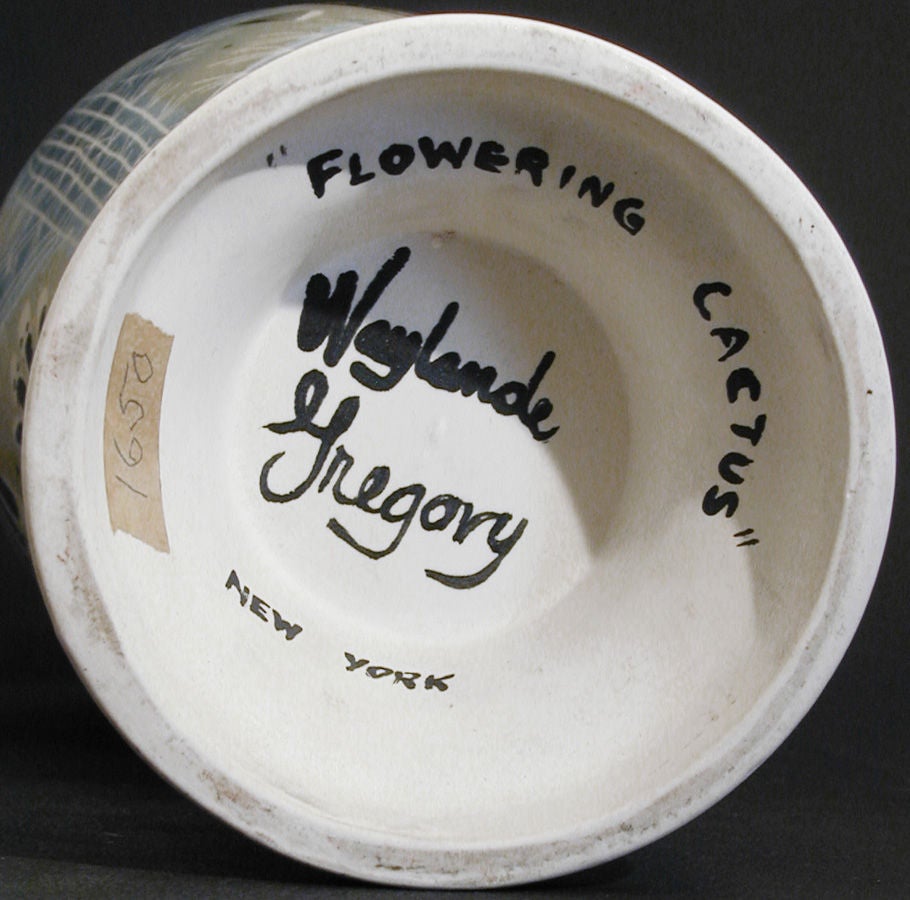 Américain Rare vase Art déco « Flowering Cactus » de Waylande Gregory en vente