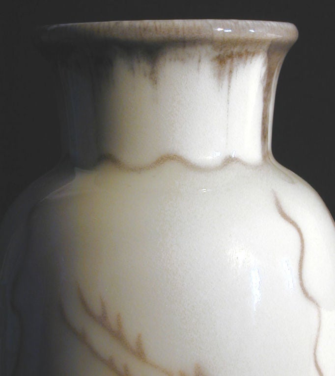 Vase im Art déco-Stil mit Hirschmotiv, 1940er Jahre (Mitte des 20. Jahrhunderts) im Angebot