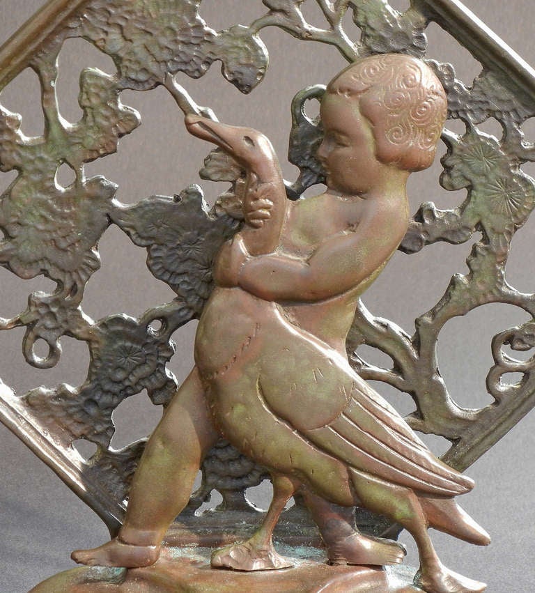 Américain Rare paire de serre-livres Art Déco en bronze « Fille et oiseau » par Bach en vente
