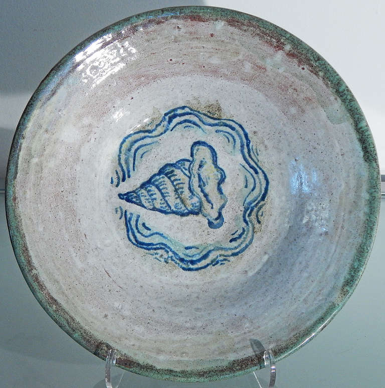 Nel 1942, due anni prima di diventare il ceramista fondatore della Scuola per artigiani americani del Dartmouth College nel 1944 e quattro anni prima di entrare a far parte del famoso programma di ceramica della Alfred University, Linn Phelan creò