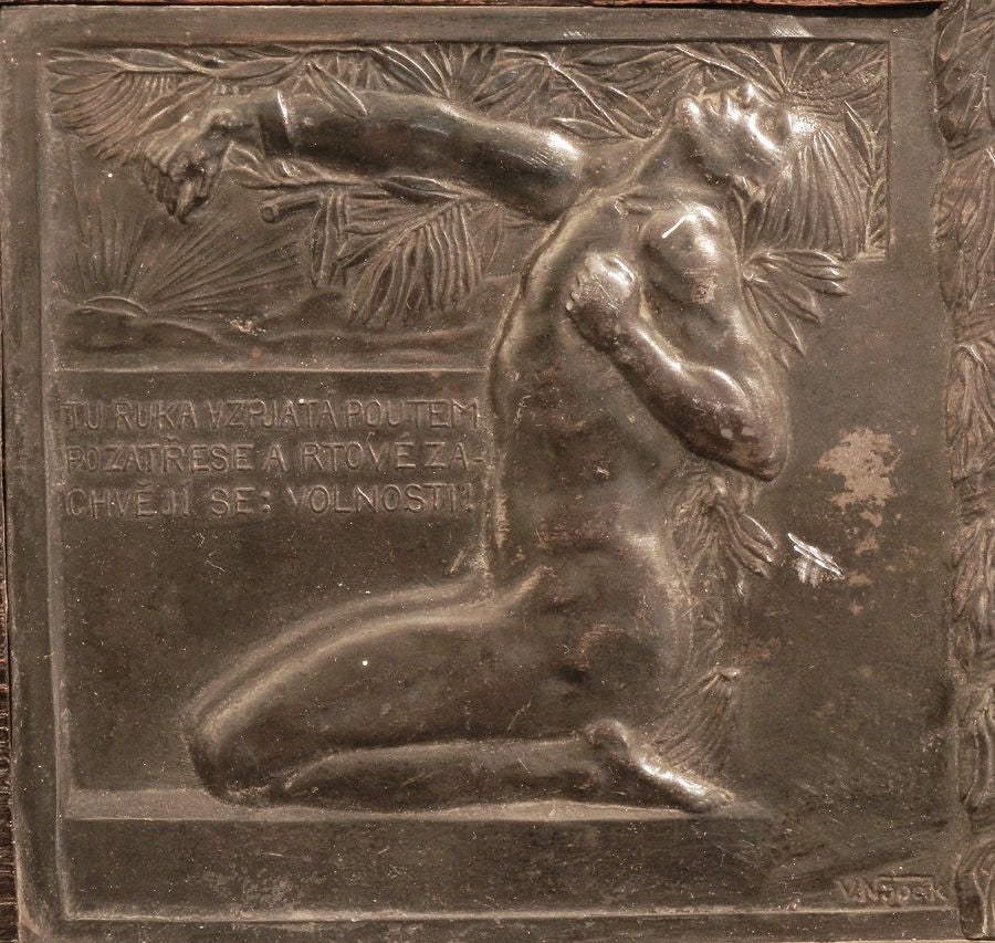 Tchèque Panneau en bas-relief sécessionniste avec nus, Tchécoslovaquie, 1910 en vente