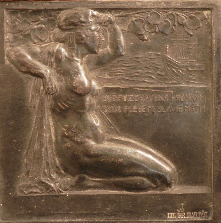 20ième siècle Panneau en bas-relief sécessionniste avec nus, Tchécoslovaquie, 1910 en vente