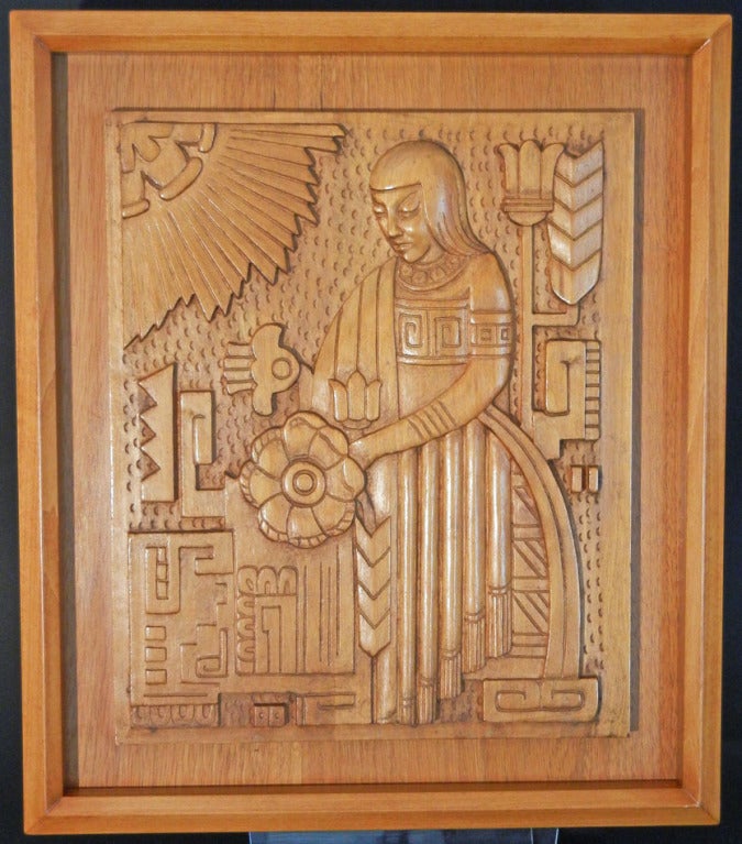 Raro Par de Paneles Aztecas Art Decó Tallados, Caoba Dorada mediados del siglo XX en venta