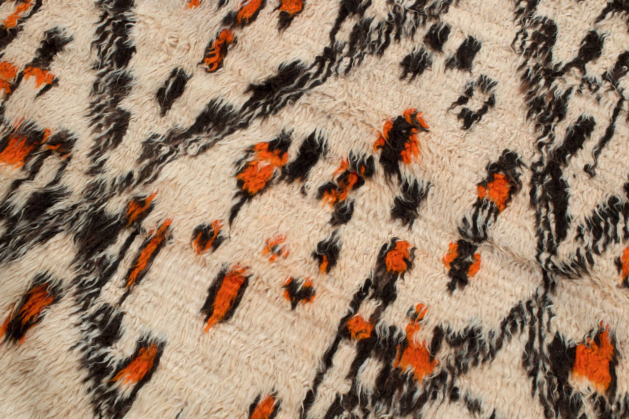 This exceptional Beni Ourain rug was probably woven in the 1950s. It has the best hand spun highland wool and the design is unique. A real collectors piece as well as a wonderful decorative rug. It is in excellent condition. Great orange color!
