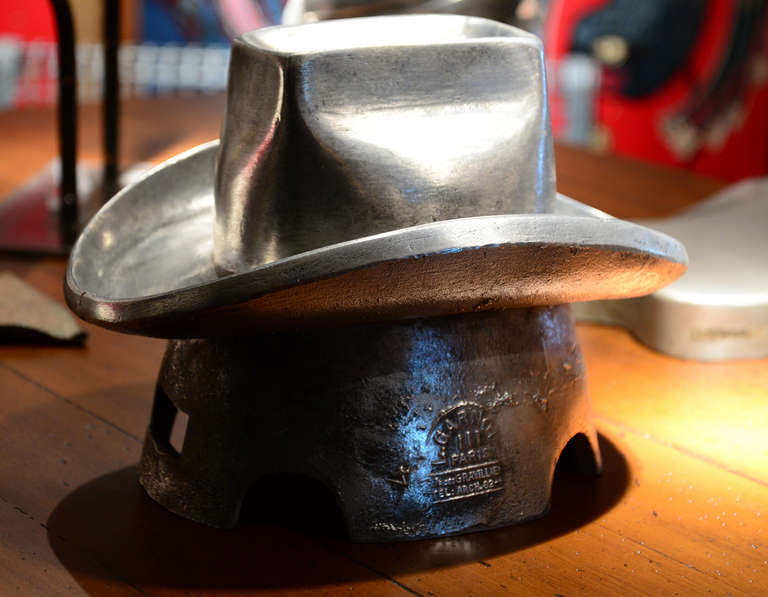 Cast Iron Gentleman's Hat Mold In Excellent Condition In Seattle, WA