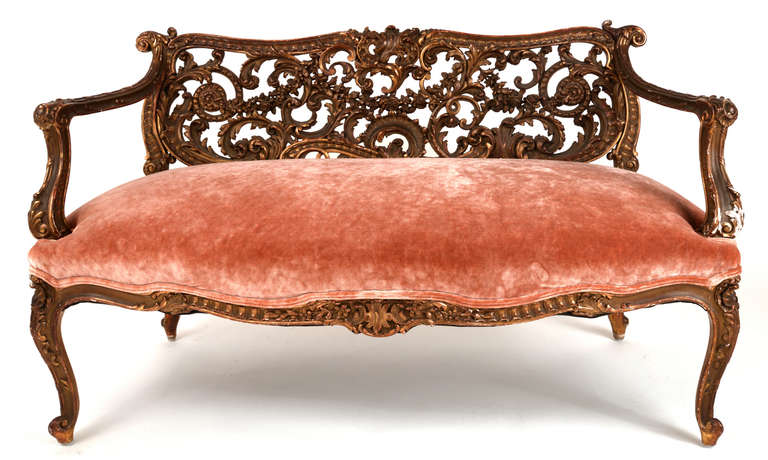 Beautifully carved petite settee with classic Italian carved foliate and acanthus leaf motifs throughout.   We've recovered it in a gorgeous silk velvet.