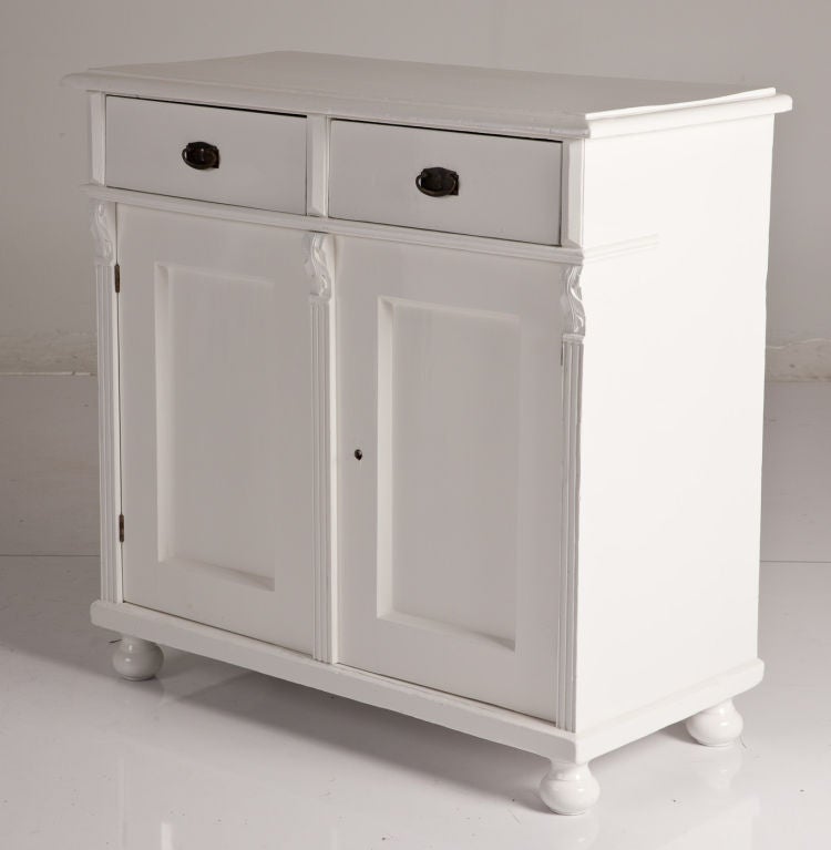 fabulous white cabinet In Excellent Condition In Seattle, WA