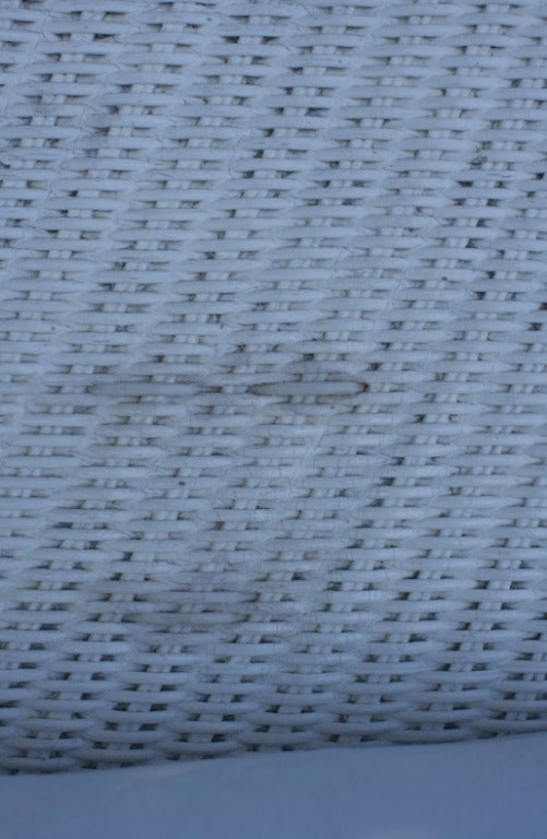 the perfect white wicker sofa... In Excellent Condition In Seattle, WA