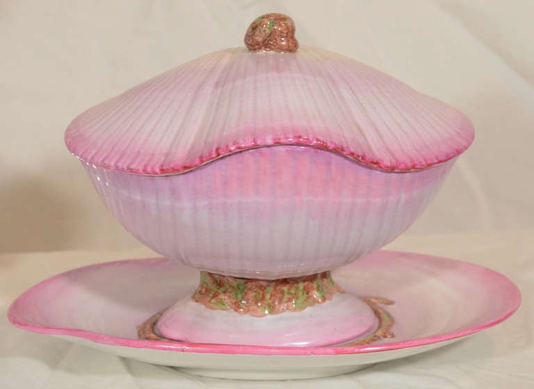 British A Pink Wedgwood Dessert Service Shell Shaped Set of Dishes
