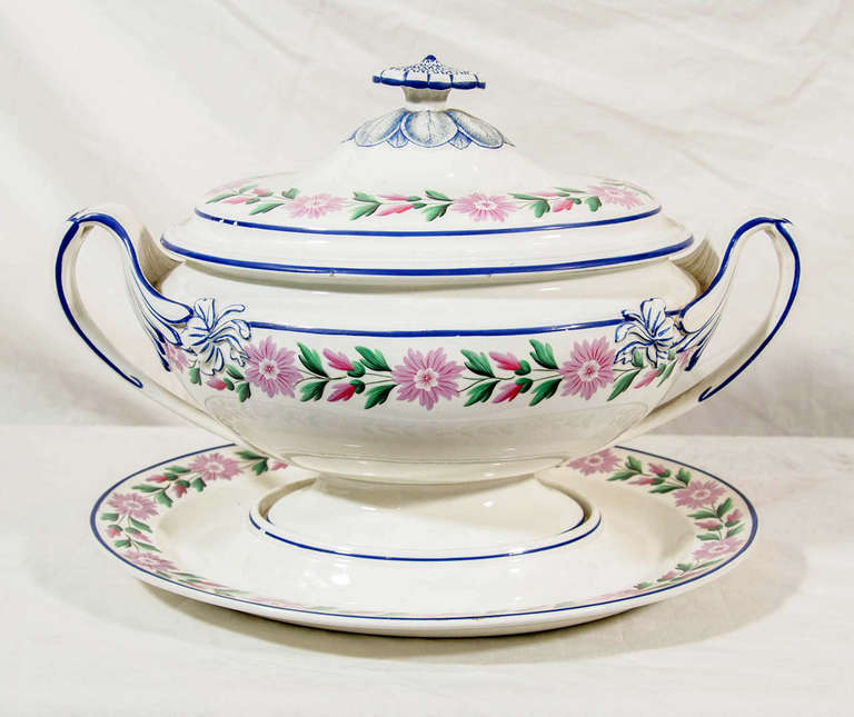 A Set of Dishes An Extensive Wedgwood Creamware Dinner Service at 1stdibs