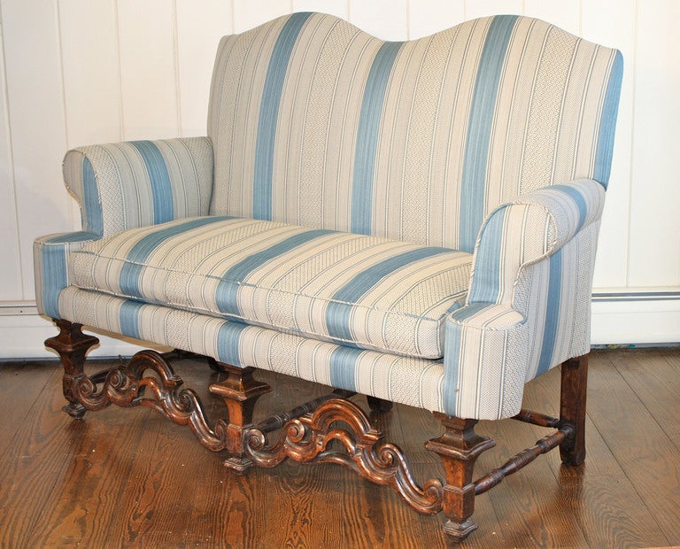 Hand-Carved William and Mary Dutch Baroque Settee For Sale