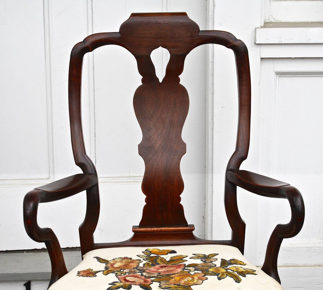 Hand-Carved FOURTEEN American Queen Anne Revival Dining Chairs For Sale