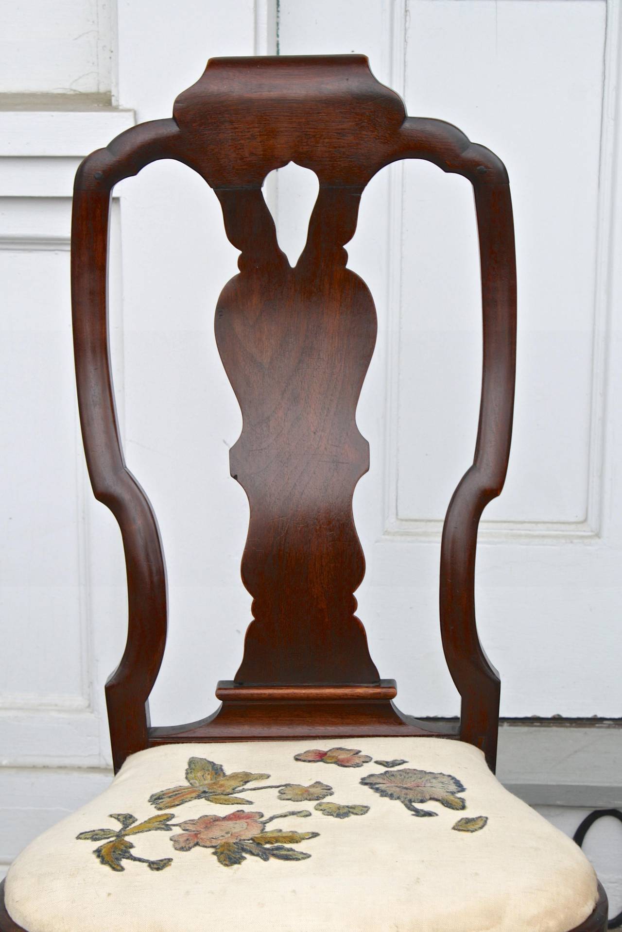 FOURTEEN American Queen Anne Revival Dining Chairs In Good Condition For Sale In Woodbury, CT