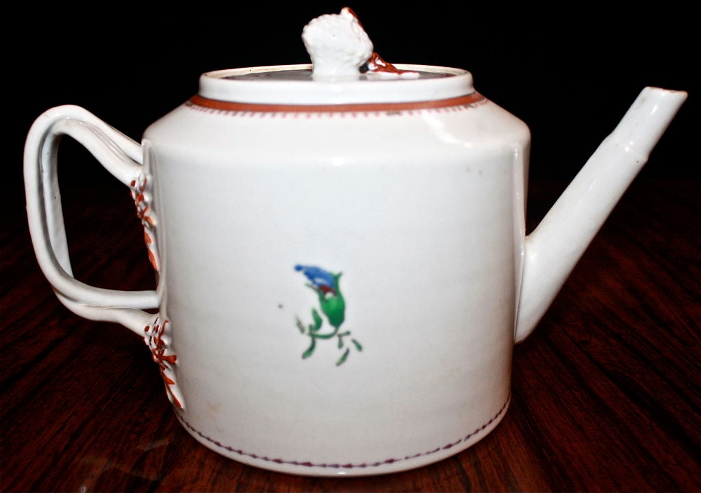 Chinese Export Porcelain 'Pineberry' Finial Teapot For Sale 3