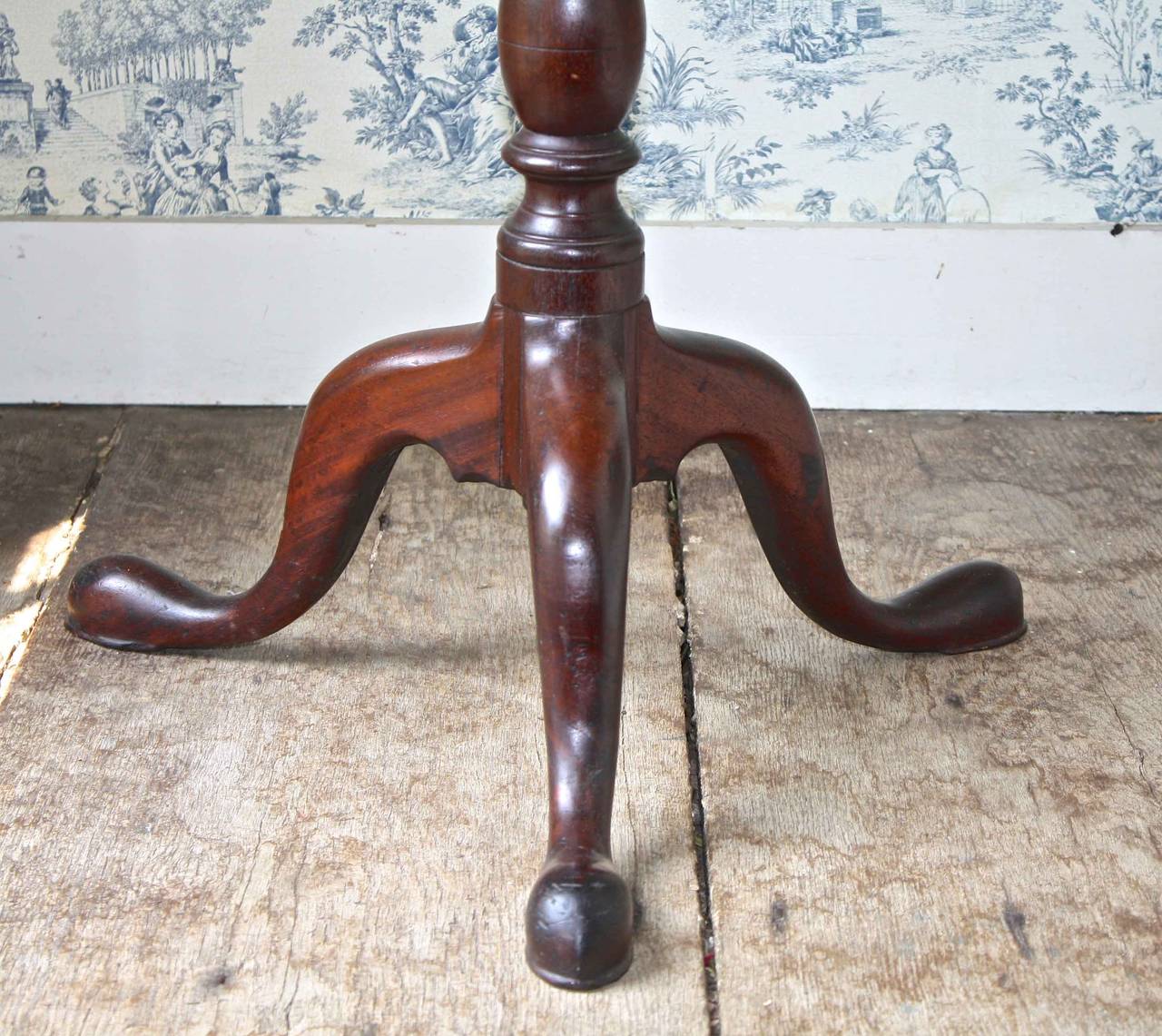 Hand-Carved Pennsylvania Queen Anne Smaller Tilt-Top Table For Sale
