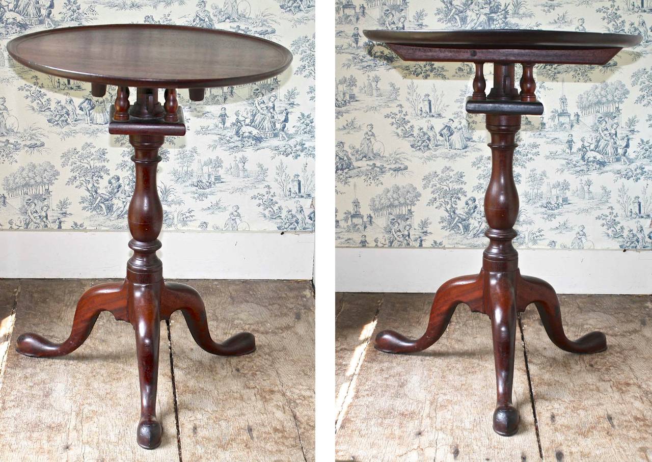 Pennsylvania Queen Anne Smaller Tilt-Top Table im Zustand „Gut“ im Angebot in Woodbury, CT