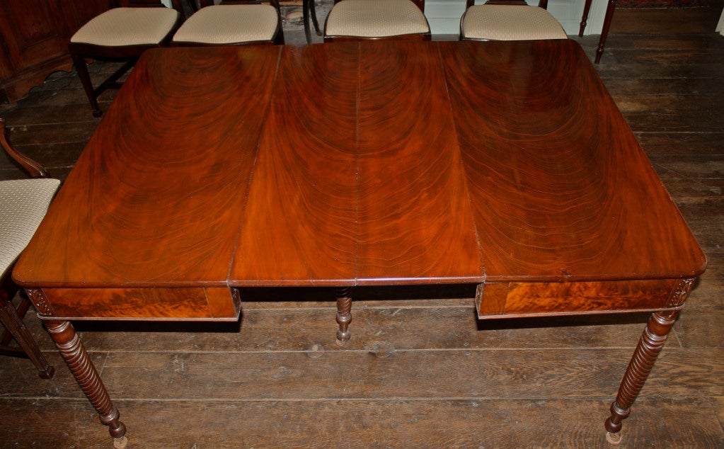 Samuel Field McIntire Mahogany Dining Table In Good Condition In Woodbury, CT