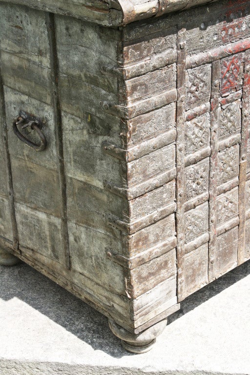 Moroccan Ironbound Coffer In Distressed Condition For Sale In Woodbury, CT