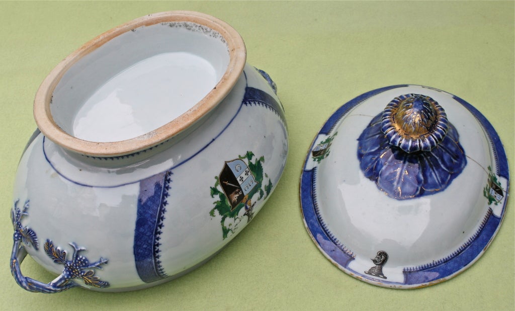 Chinese Export Armorial Tureen on Platter For Sale 2
