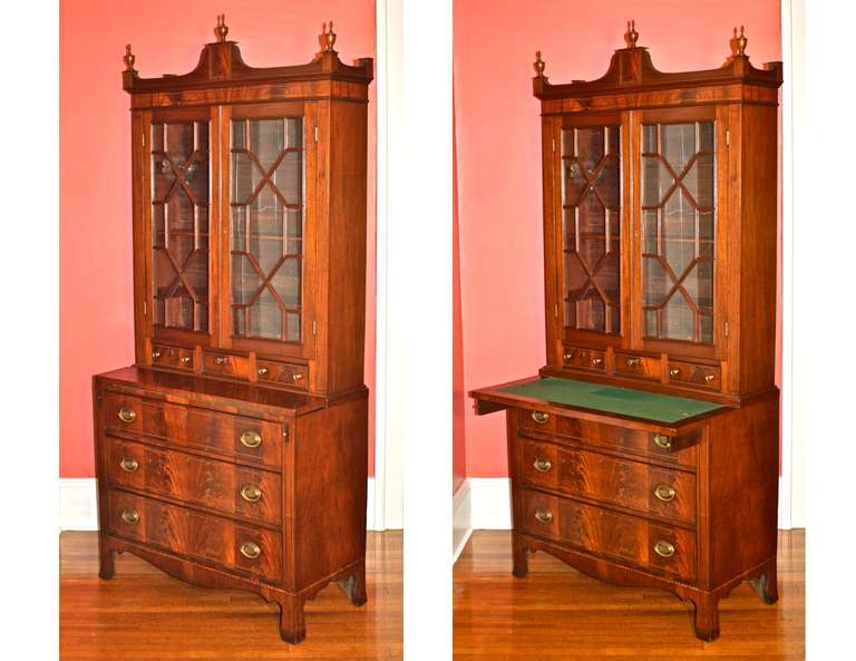 Salem Massachusetts Federal Secretary Bookcase In Good Condition In Woodbury, CT