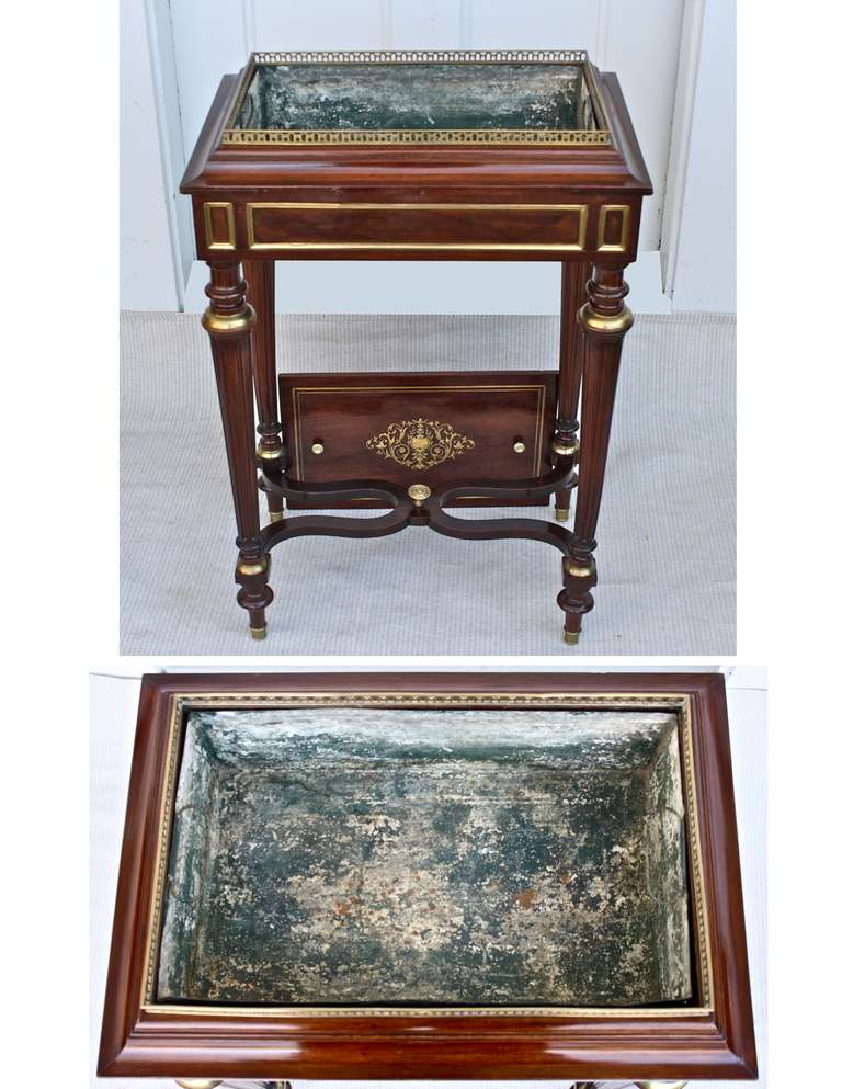 Napoleon III Sormani 'Neoclassical' Jardiniere Table In Good Condition For Sale In Woodbury, CT