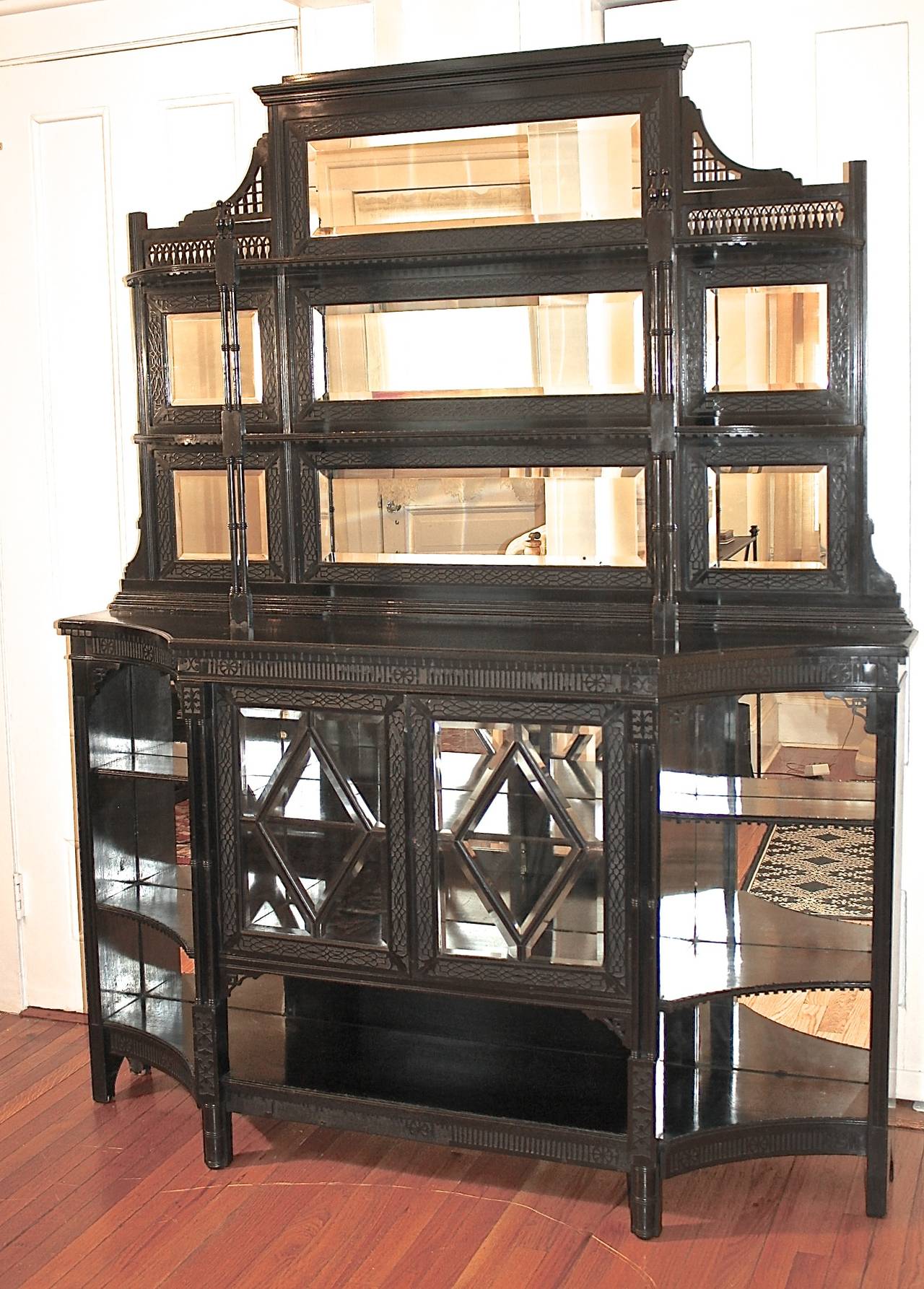 English Aesthetic Movement Mirrored 'Vitrine' Cupboard In Good Condition For Sale In Woodbury, CT