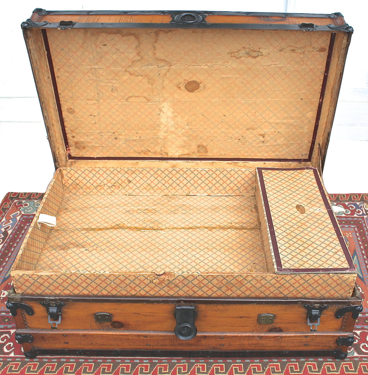 American Wooden Cabin Trunk In Good Condition In Woodbury, CT