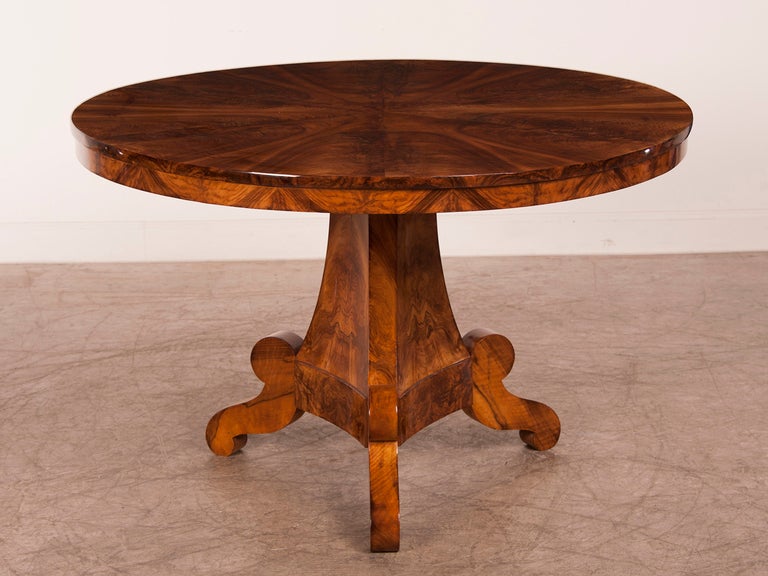 An Impressive Biedermeier Period Walnut Table From Germany C.1830 In Excellent Condition In Houston, TX