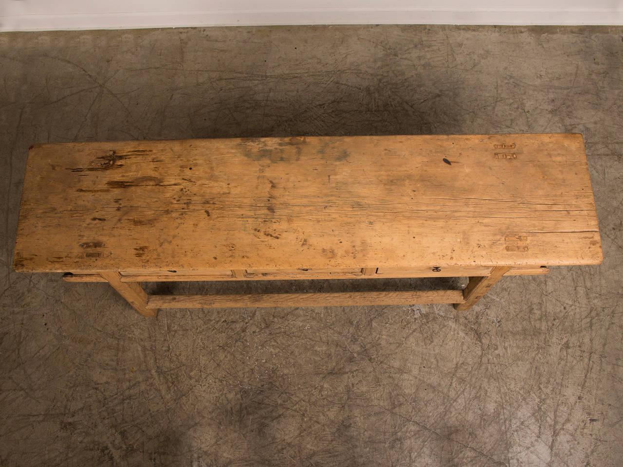 Striking Bleached Elm Serving Table, Kuang Hsu Period China circa 1875 In Excellent Condition In Houston, TX