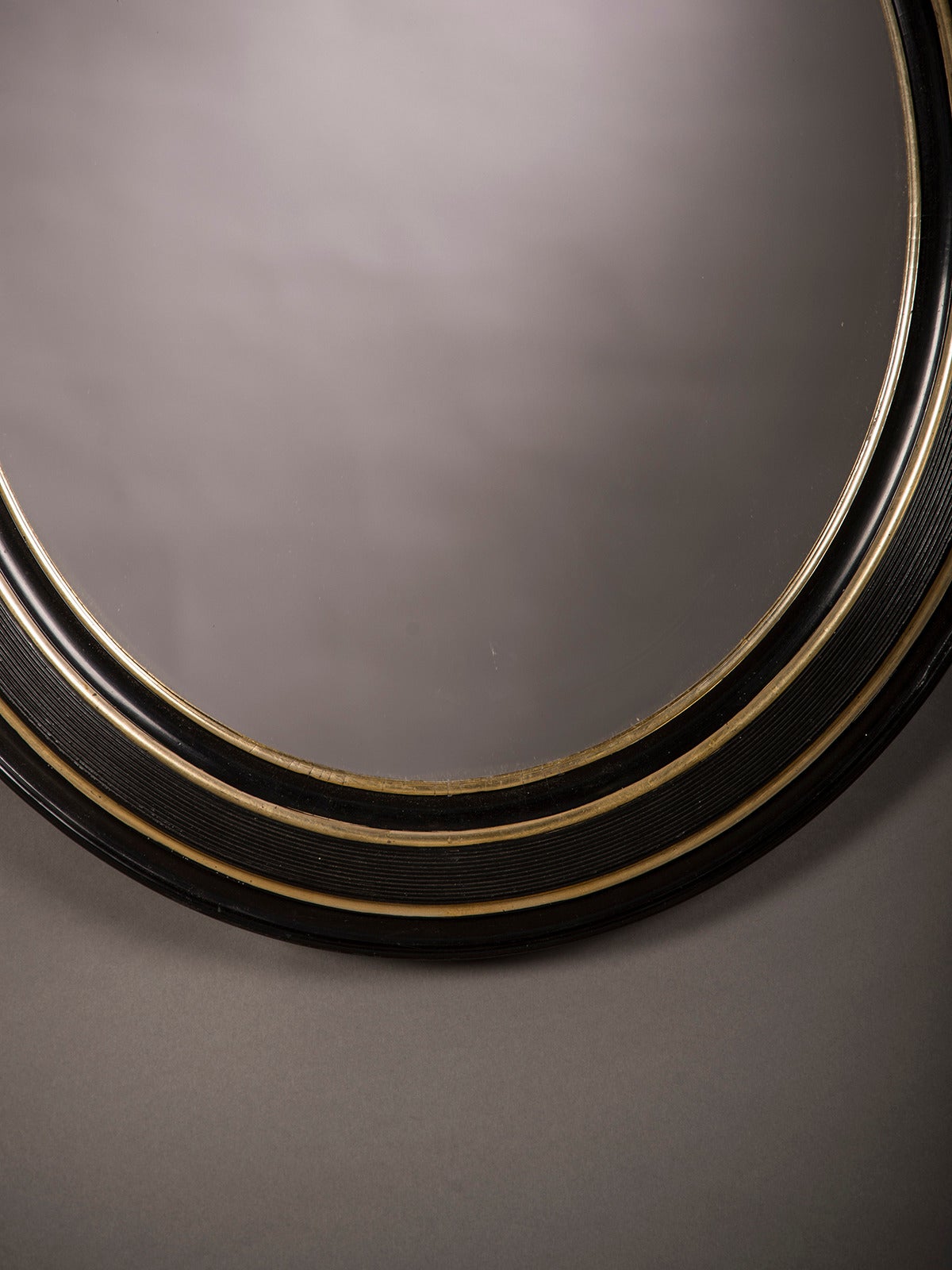Oval Black Lacquered Frame, Original Mirror Glass, England circa 1890 In Excellent Condition In Houston, TX