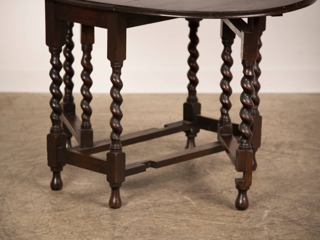 Oval Oak Dropleaf Table with Barley Twist Legs, England circa 1895 In Excellent Condition In Houston, TX