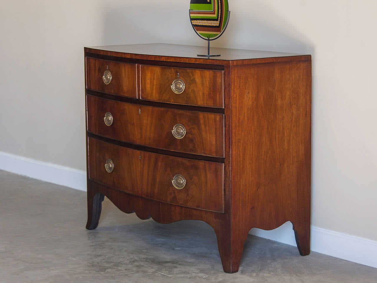 Sheraton Bowfront Mahogany Chest of Drawers, England circa 1820 In Excellent Condition In Houston, TX