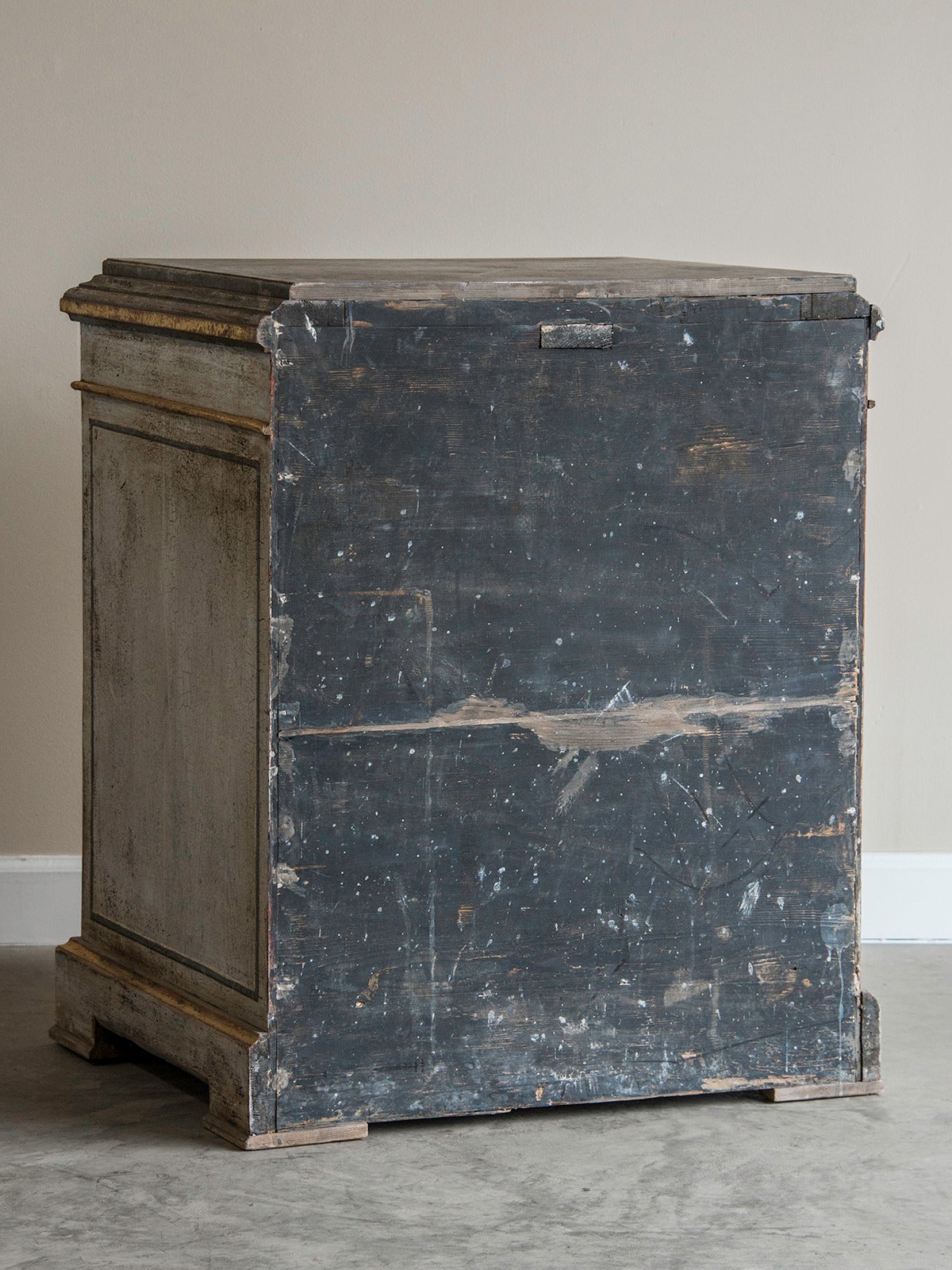 Neoclassical Single-Door Cabinet, Painted and Gilded, Germany, circa 1800 3