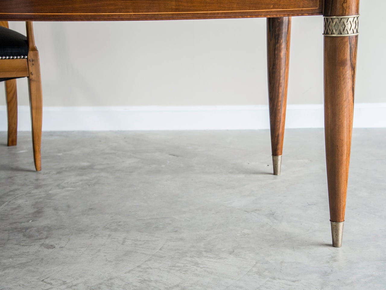 Mid-20th Century Art Moderne Burl Walnut Table, Italy, circa 1940