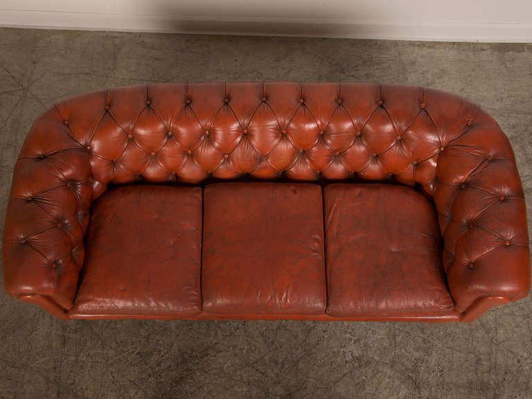 Edwardian Period Vintage English Chesterfield Leather Sofa circa 1910 In Excellent Condition In Houston, TX