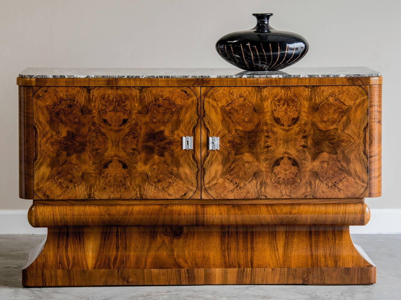 Art Deco Period Burl Walnut Buffet, Black Marble Top, France c. 1930. The spectacular pattern of the walnut veneer used to sheathe every surface of this buffet is breathtaking and showcases the exceptional skill of early twentieth century cabinet