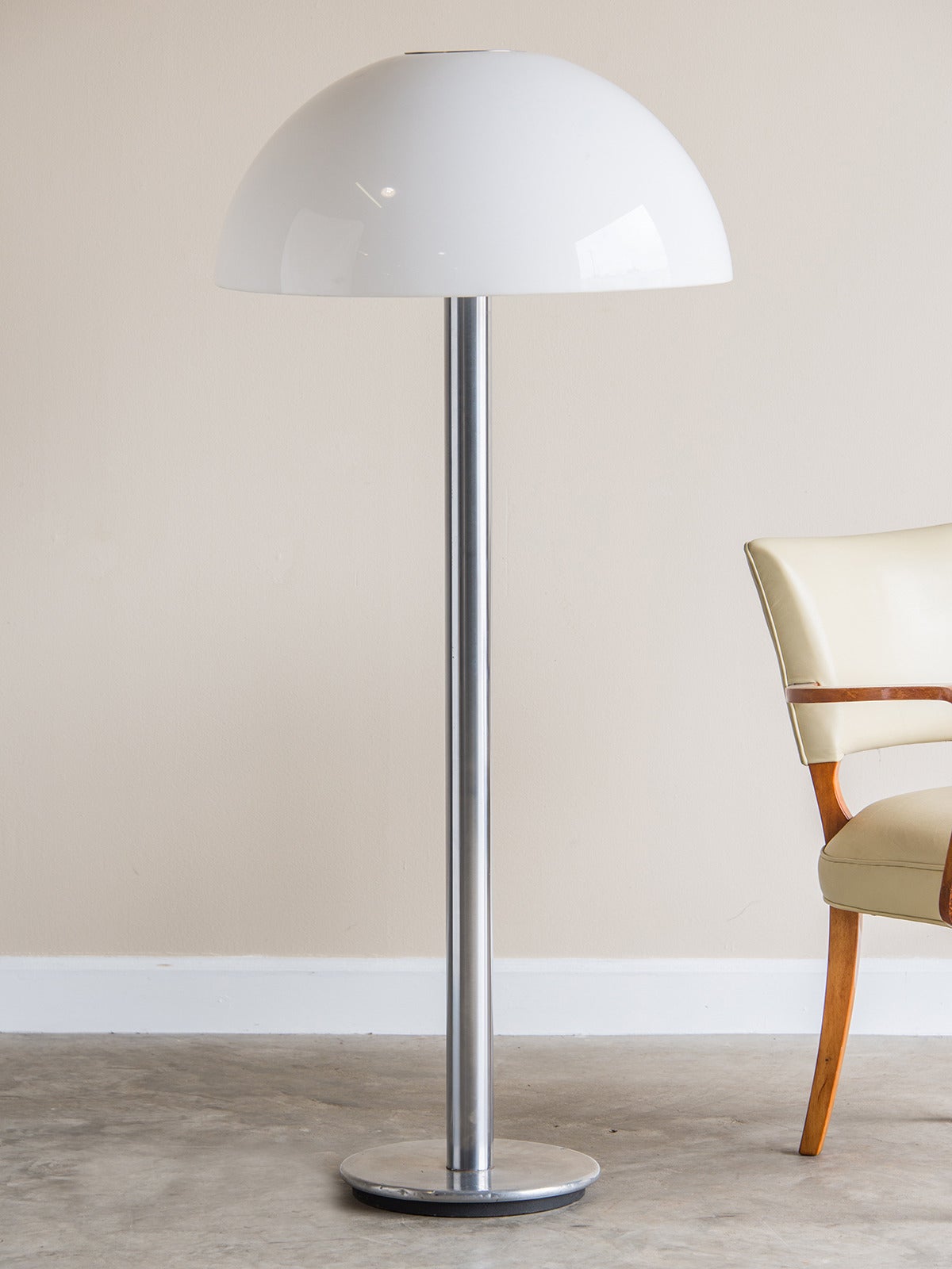 A vintage Italian metal floor lamp with the original mushroom shaped acrylic shade circa 1970. This lamp retains the original European lamp fittings with space for six bulbs beneath the shade while the top of the shade has a circular opening for a