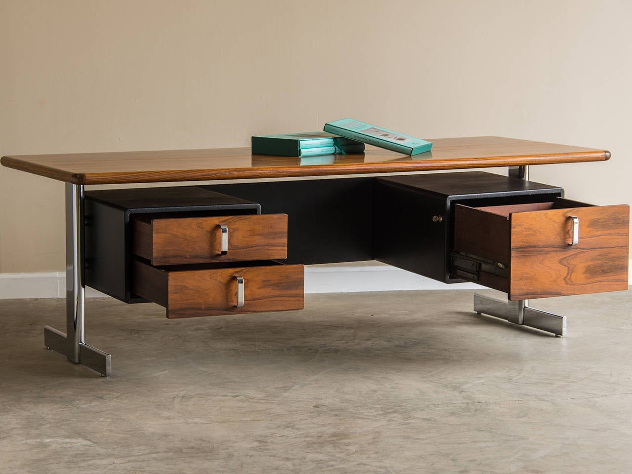 Late 20th Century Vintage American Warren Platner Leather and Walnut Desk for Knoll, circa 1973