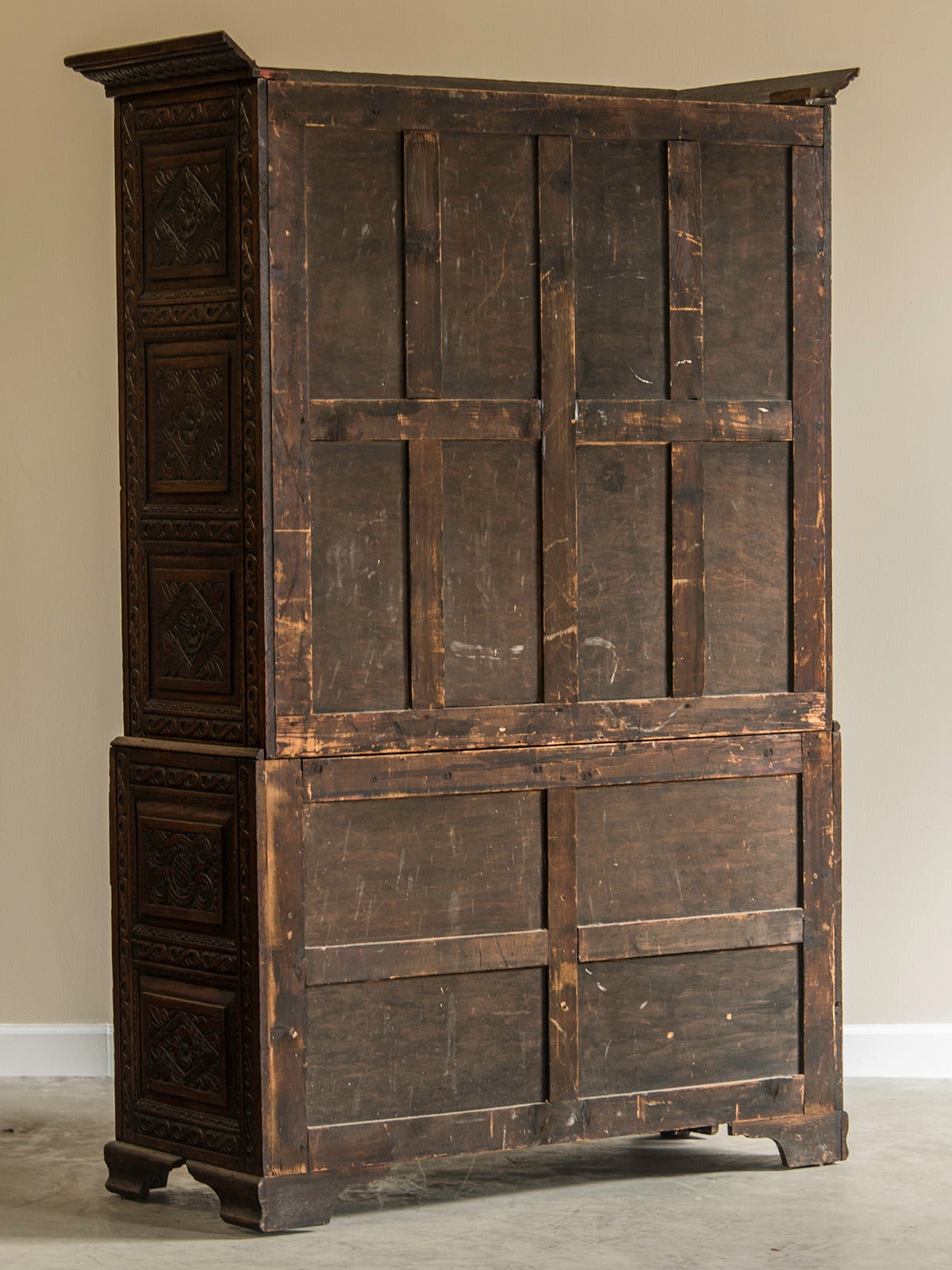 Carved Oak Linen Press, England circa1860 In Excellent Condition In Houston, TX