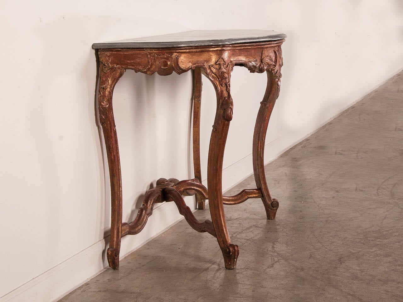 Antique French Louis XV Gold Leaf Console Table, Original Marble Top, circa 1810 In Excellent Condition For Sale In Houston, TX
