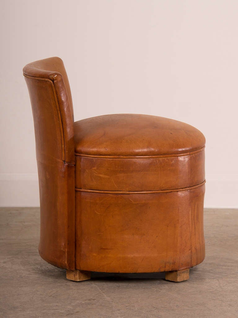 Art Deco period round leather chair with a low back, France c.1930 In Excellent Condition In Houston, TX