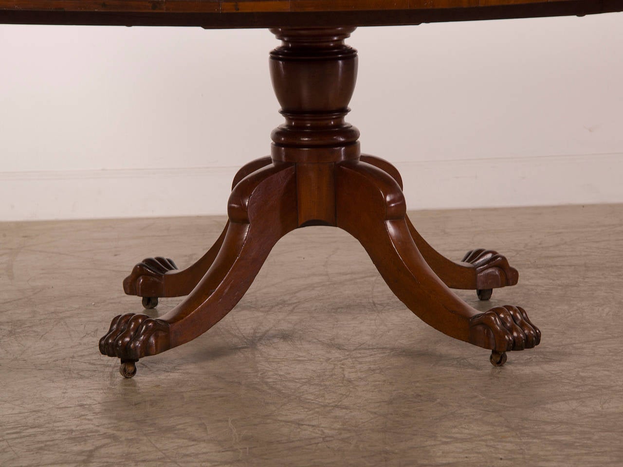 Antique English William IV Period Mahogany Square Dining Table, circa 1835 In Excellent Condition For Sale In Houston, TX