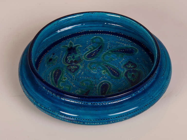 Receive our new selections direct from 1stdibs by email each week. Please click Follow Dealer below and see them first!

A large Italian Bitossi factory earthenware bowl in a stunning turquoise glaze finish having an inverted rim circa 1965. This