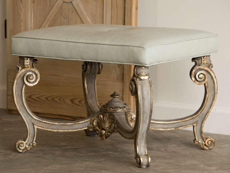 Baroque Style Carved Bench, Silver Gilt, Painted Finish, Italy, circa 1890 In Excellent Condition In Houston, TX