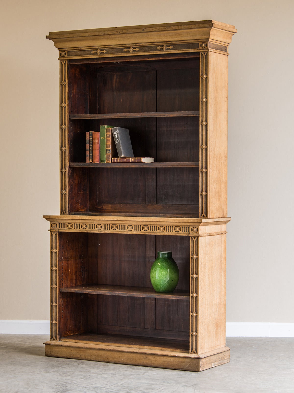 Antique French Louis Philippe Oak Bibliotheque Display Cabinet circa 1850 In Excellent Condition In Houston, TX