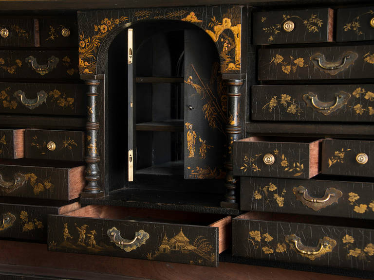 18th Century and Earlier Queen Anne Period Chinoiserie Cabinet on Stand, England, circa 1710