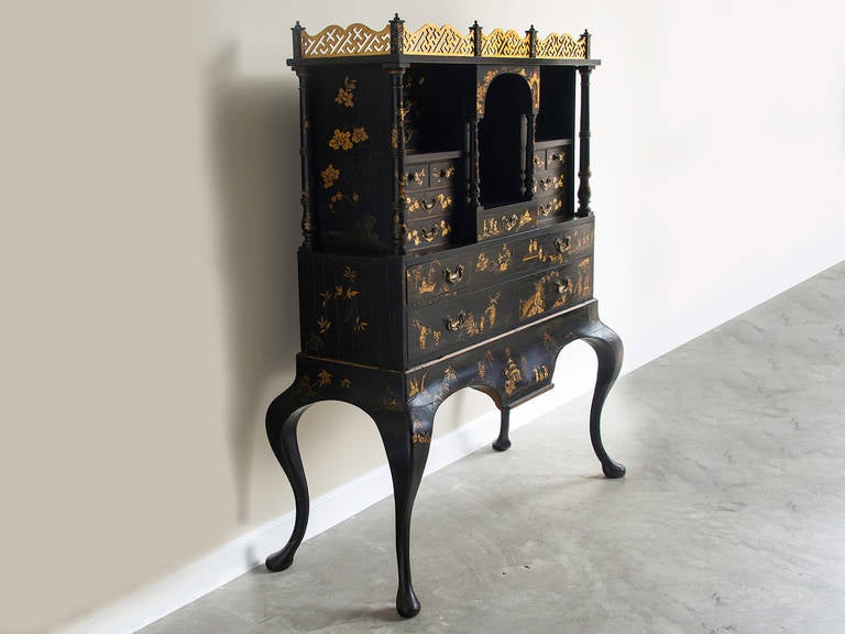 Queen Anne period chinoiserie cabinet on stand, England, circa 1710. This handsome cabinet showcases the taste for Oriental exoticism that began during the 1600s amongst the aristocratic classes in Europe. The entire cabinet and stand are painted